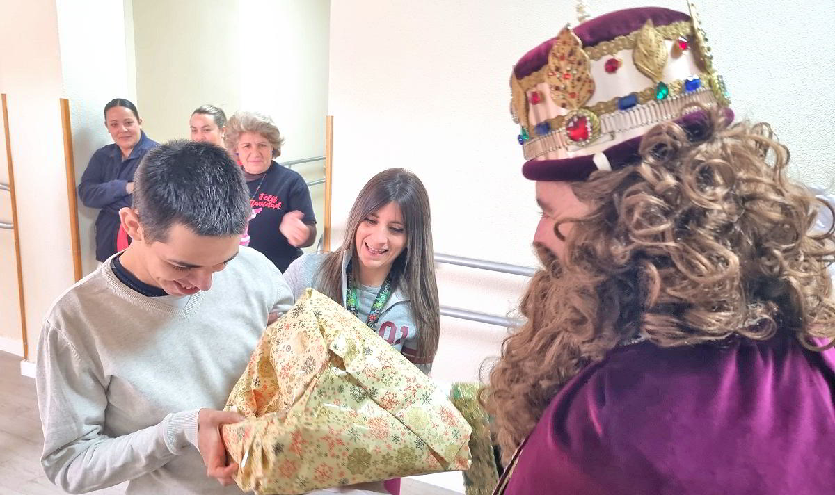 Los Reyes Magos Visitan a los Huéspedes de la Fundación Fuente Agria y del Centro de Mayores 'Pocitas del Prior' 4