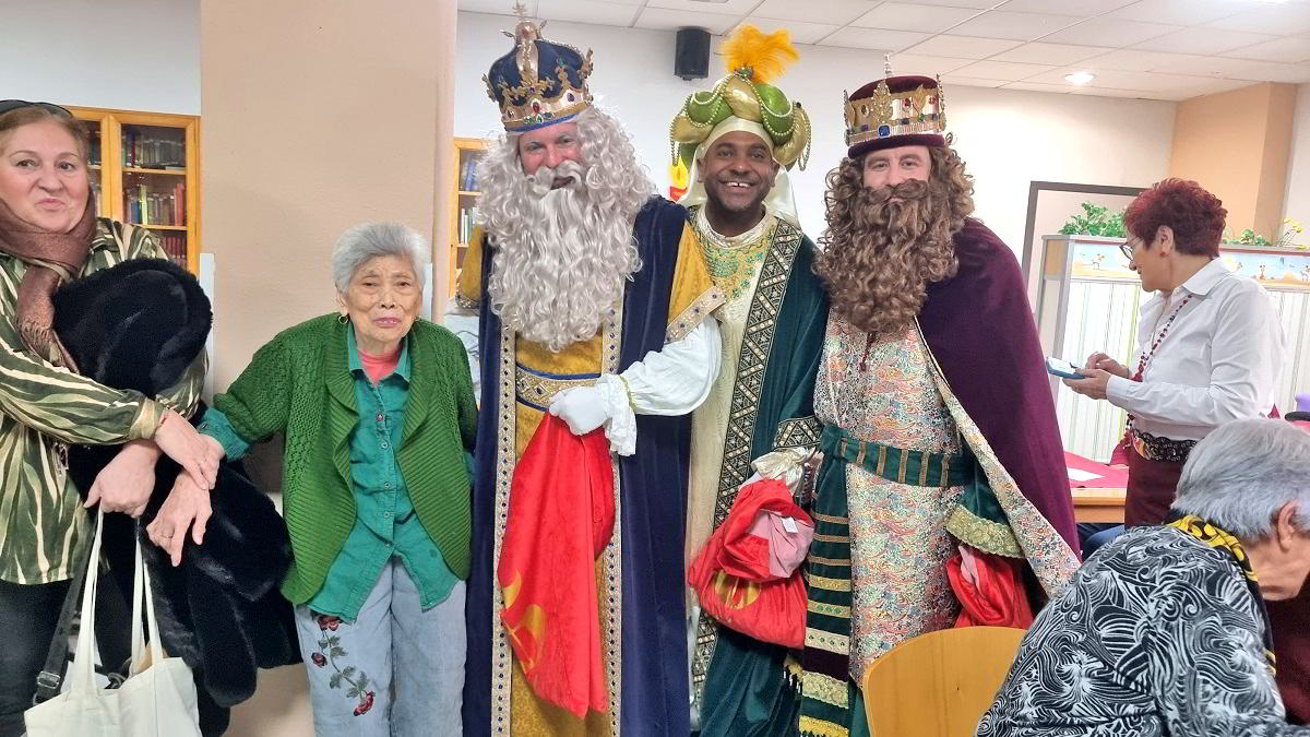 Los Reyes Magos Visitan a los Huéspedes de la Fundación Fuente Agria y del Centro de Mayores 'Pocitas del Prior' 6