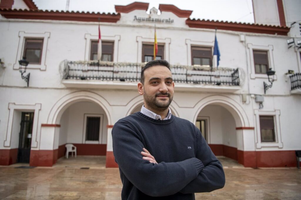 Pabellón, reformar el cine-teatro y lograr FP, retos de Alberto Lara en Pedro Muñoz pese a lo "delicado" de las cuentas