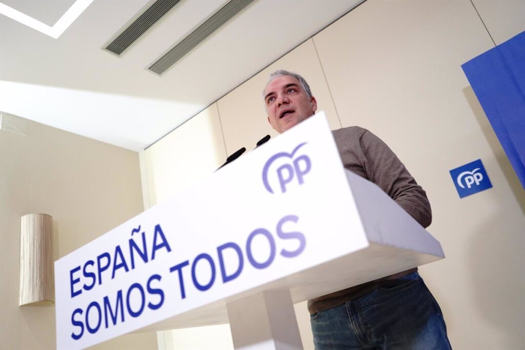 Bendodo califica a Montero como una "candidata a palos" a la que pide dejar el Gobierno si va a Andalucía