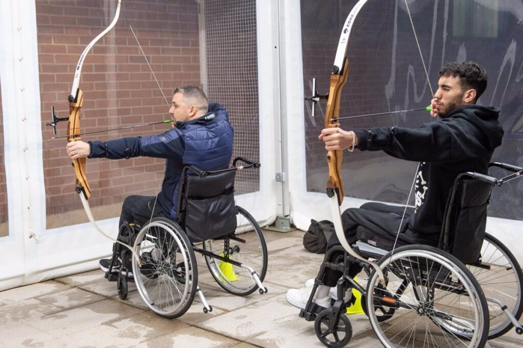 El Hospital Nacional de Parapléjicos impulsa el tiro con arco como disciplina deportiva inclusiva