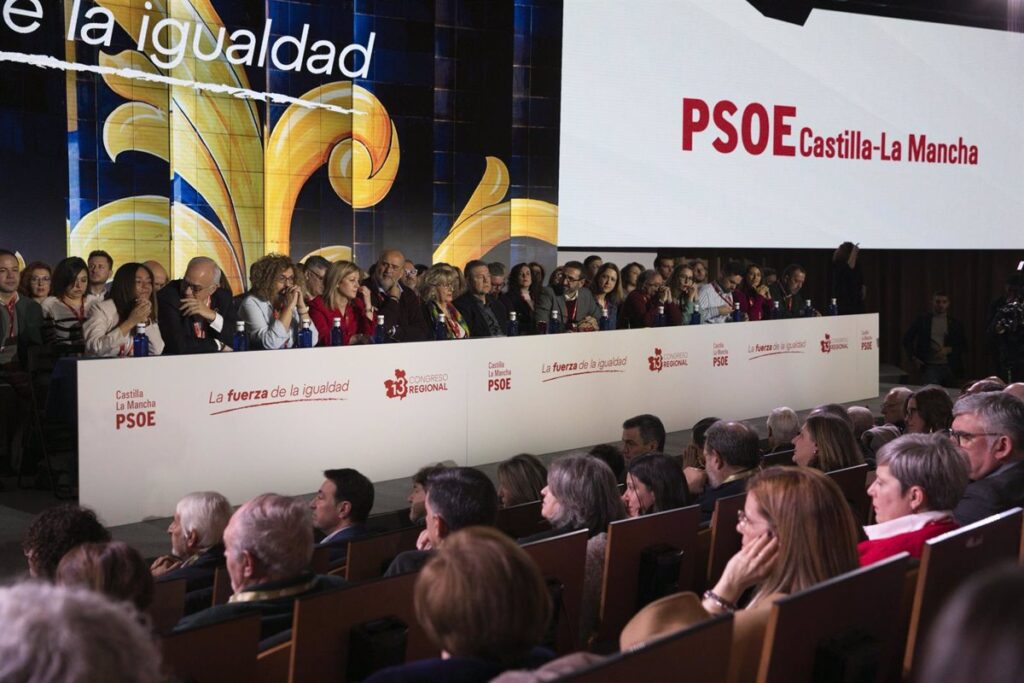 El PSOE de Page reivindica en su congreso la igualdad frente a la financiación catalana y Sánchez evita el choque