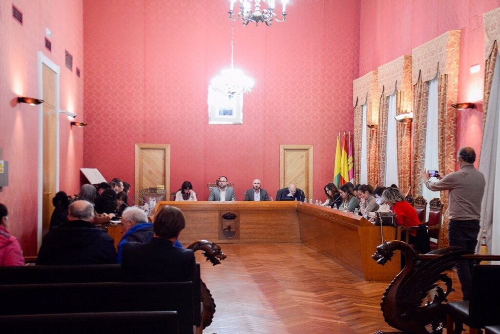 El pleno municipal acuerda por unanimidad una iniciativa para la integración ferroviaria de Tomelloso y Argamasilla