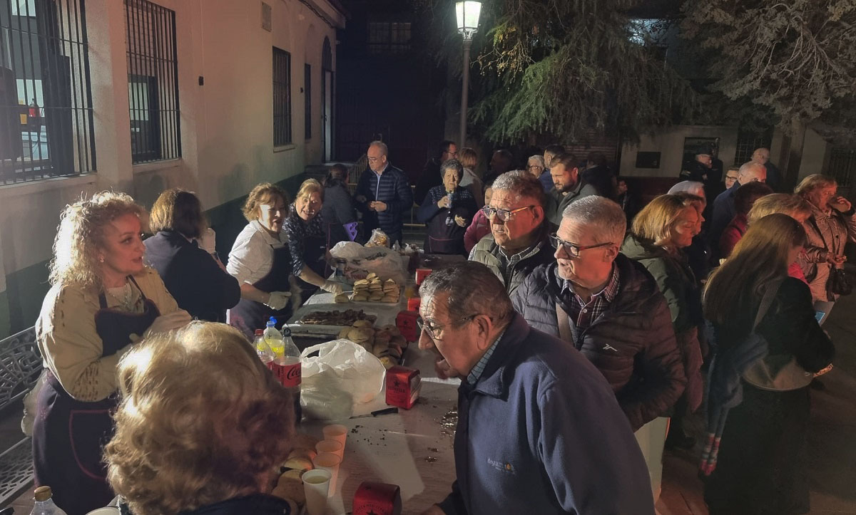 Fiestas de la Candelaria Iluminan «El Villar» y la Barriada Constitución con Tradicionales Noches de Hogueras 1