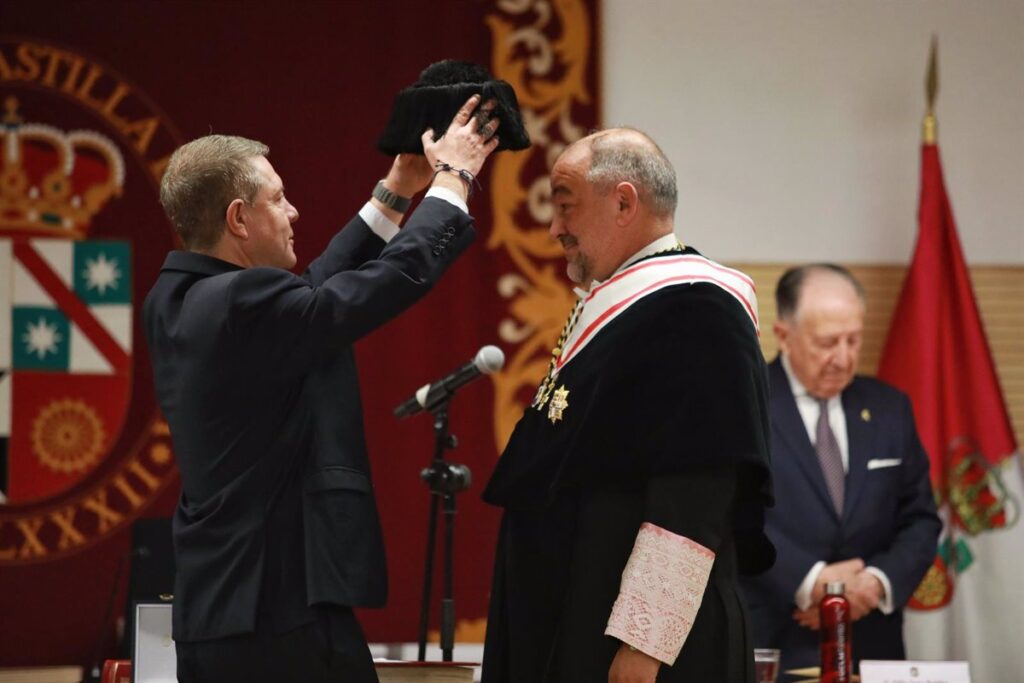 VÍDEO: Garde recibe orgulloso su segundo mandato y se compromete a llevar UCLM a la vanguardia del sistema universitario