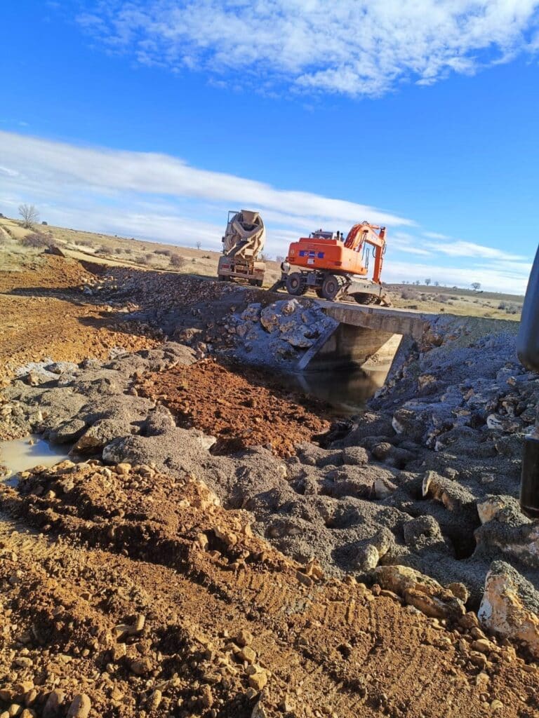 Diputación de Guadalajara inicia las reparaciones de viales municipales cortados por tierras arrastradas por la dana