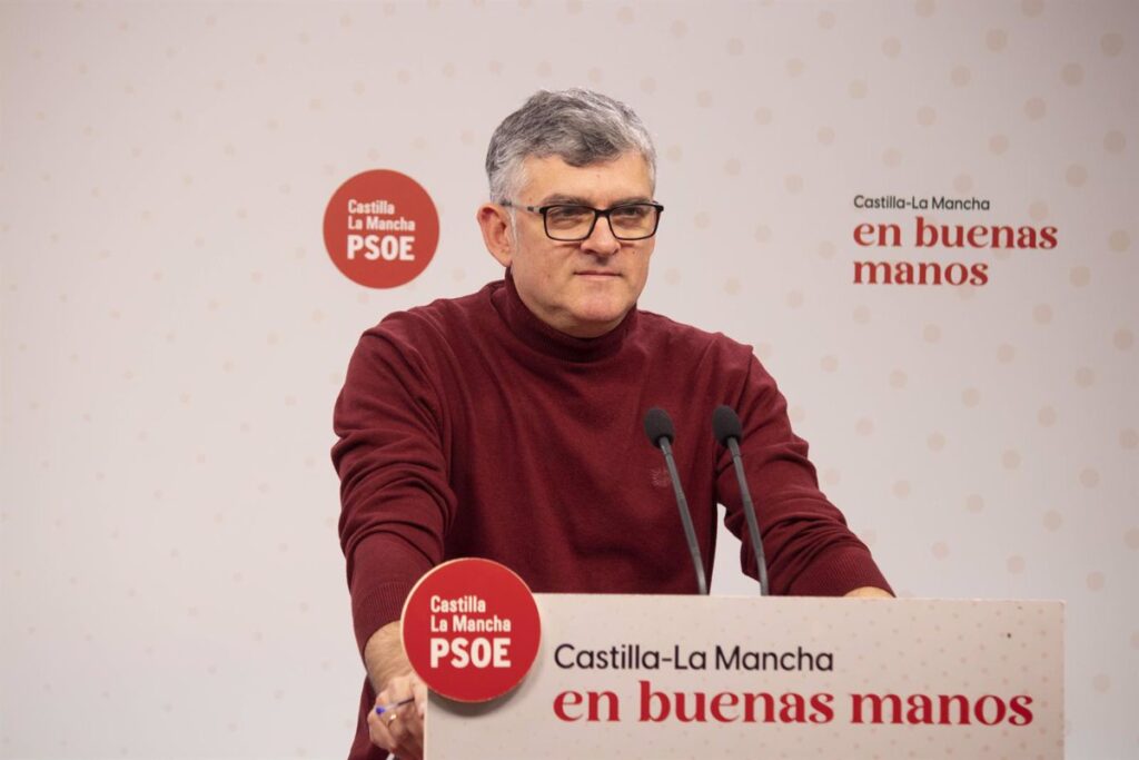 PSOE CLM acusa a PP de "recortar hasta en oposición" y anima a que lleven a Génova copia de las firmas contra pensiones