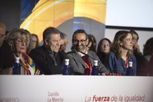 Page señala la necesidad de "defender las espinas" para "proteger a la rosa" del PSOE C-LM en su 13 Congreso