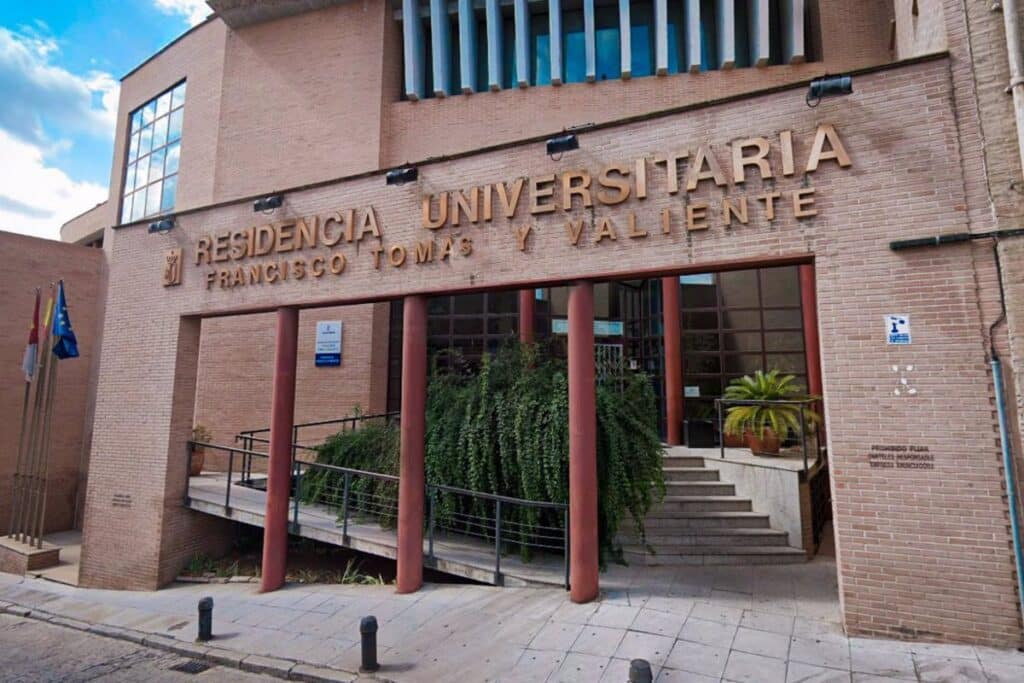 Page plantea nuevas residencias universitarias que se puedan vincular a centros históricos ante el problema del alquiler