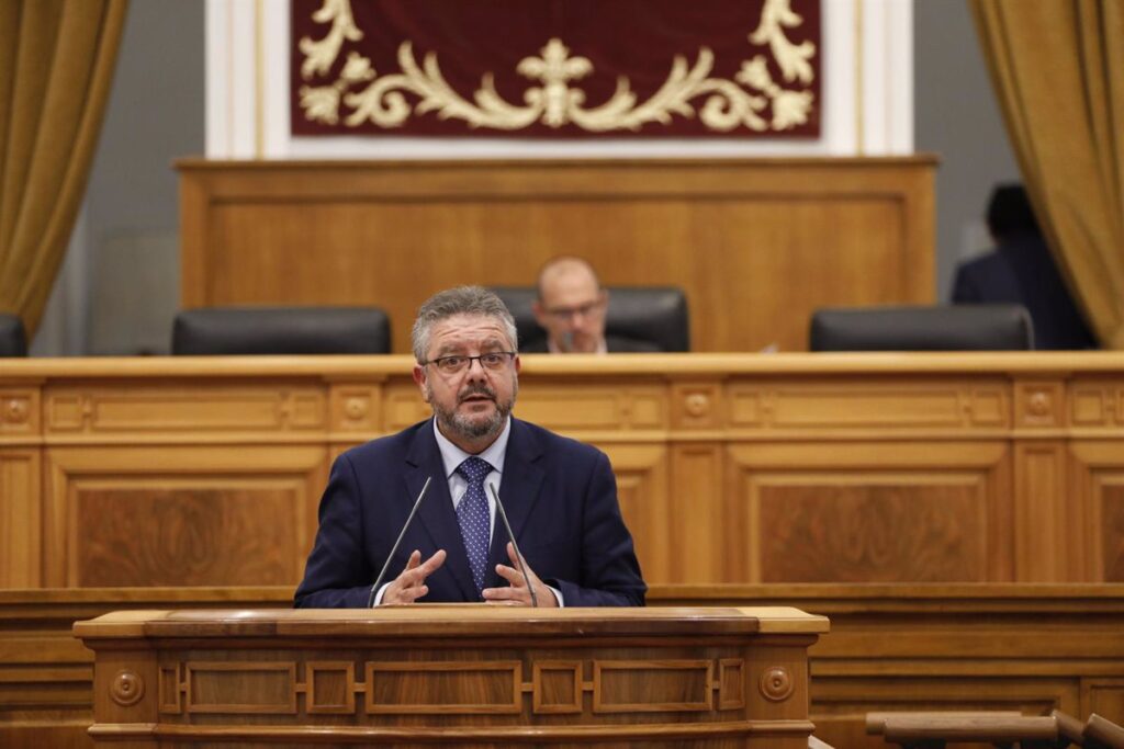 Reproches de PP a PSOE por una lista de espera "mágica" y la cartilla nacional de Vox, en el debate sanitario