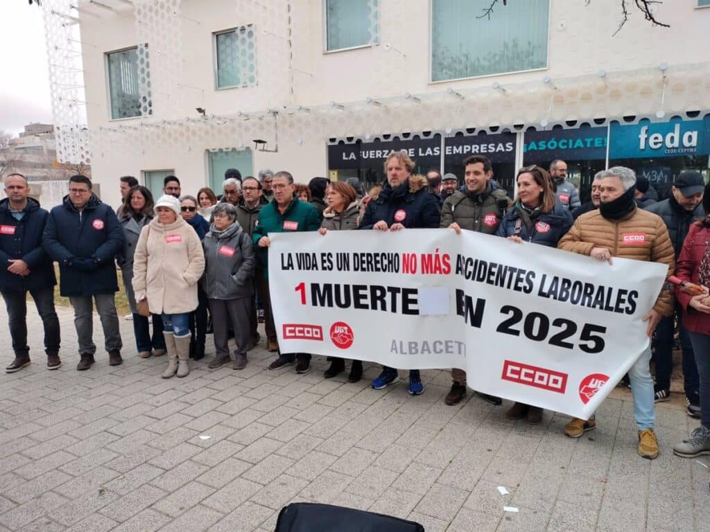 UGT y CCOO Albacete se concentran por el ultimo accidente laboral mortal sucedido esta semana en Balazote