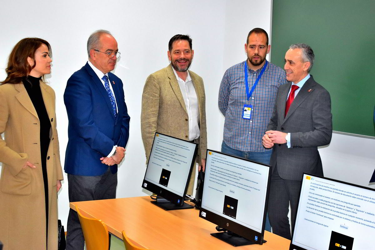 Innovación en educación vial: Puertollano inaugura el segundo aula de exámenes teóricos de conducción digital en España 1