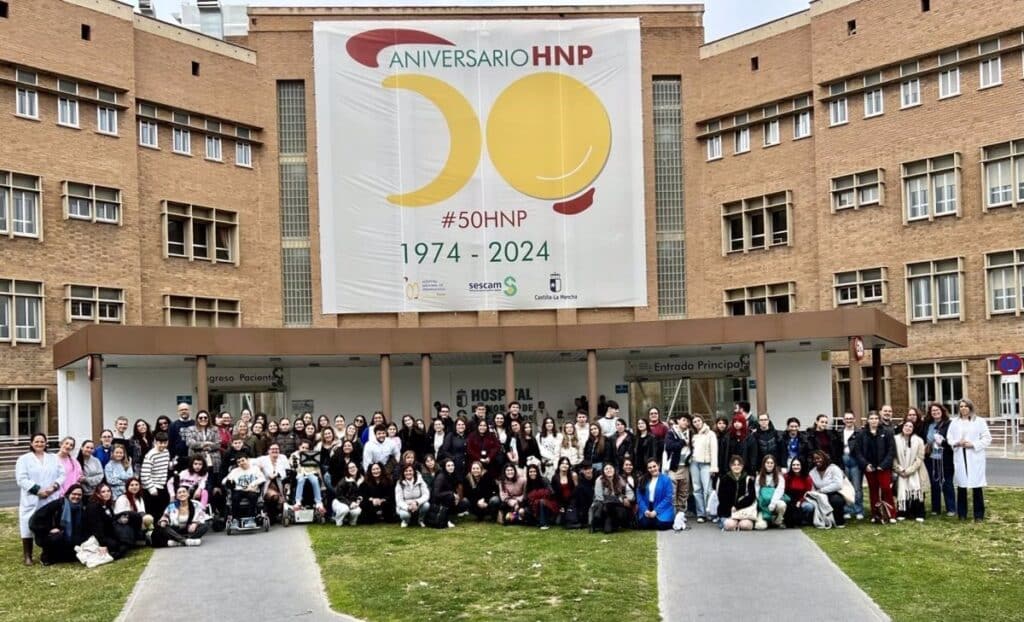 Cerca de un centenar de estudiantes participan en una jornada sobre prevención y cuidados de la lesión medular en el HNP