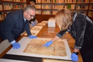 Descubren en Toledo el manuscrito original más antiguo de Los Palacios (Sevilla) del siglo XIV