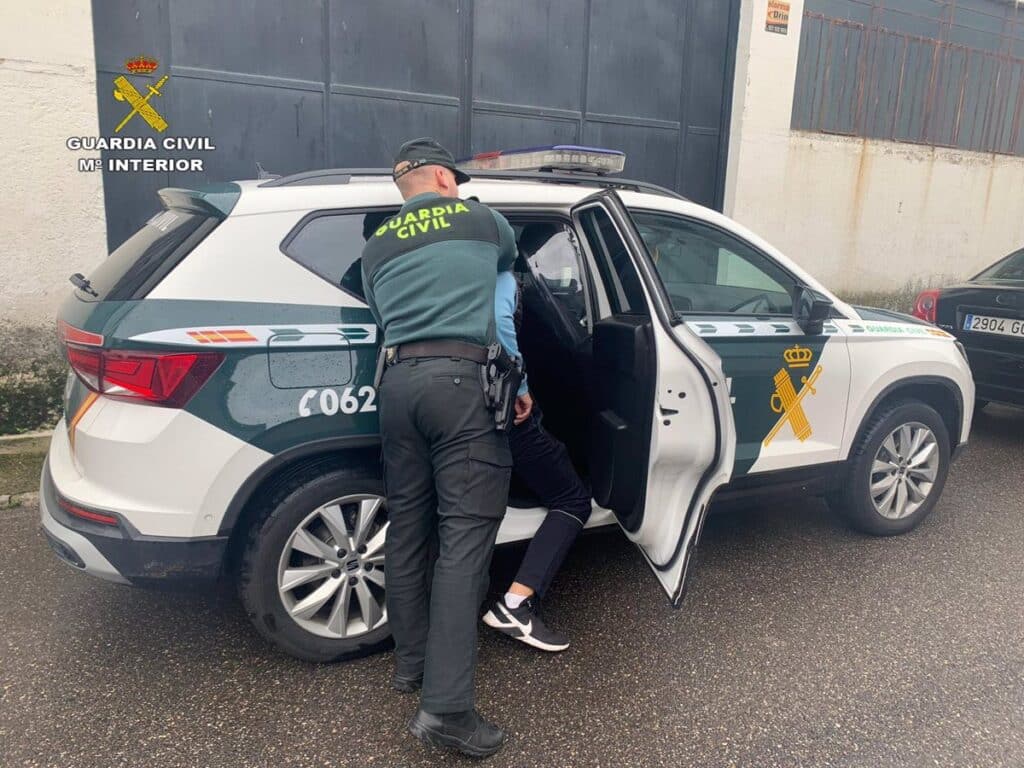 Dos detenidos por tráfico de drogas en Santa Olalla (Toledo) y aprehendida una placa con 144 gramos de cocaína