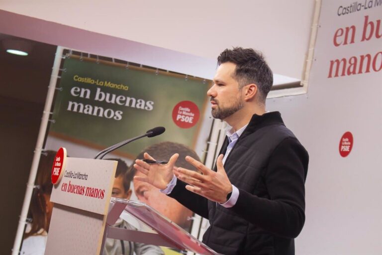 PSOE pregunta a PP "cómo calificaría las políticas de Cospedal si hoy critica que haya mitad de paro y doble de empelo"