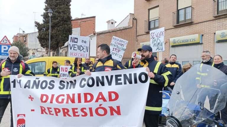 Empleados de Correos protestan en Talavera contra el Acuerdo Marco para la negociación del nuevo convenio colectivo