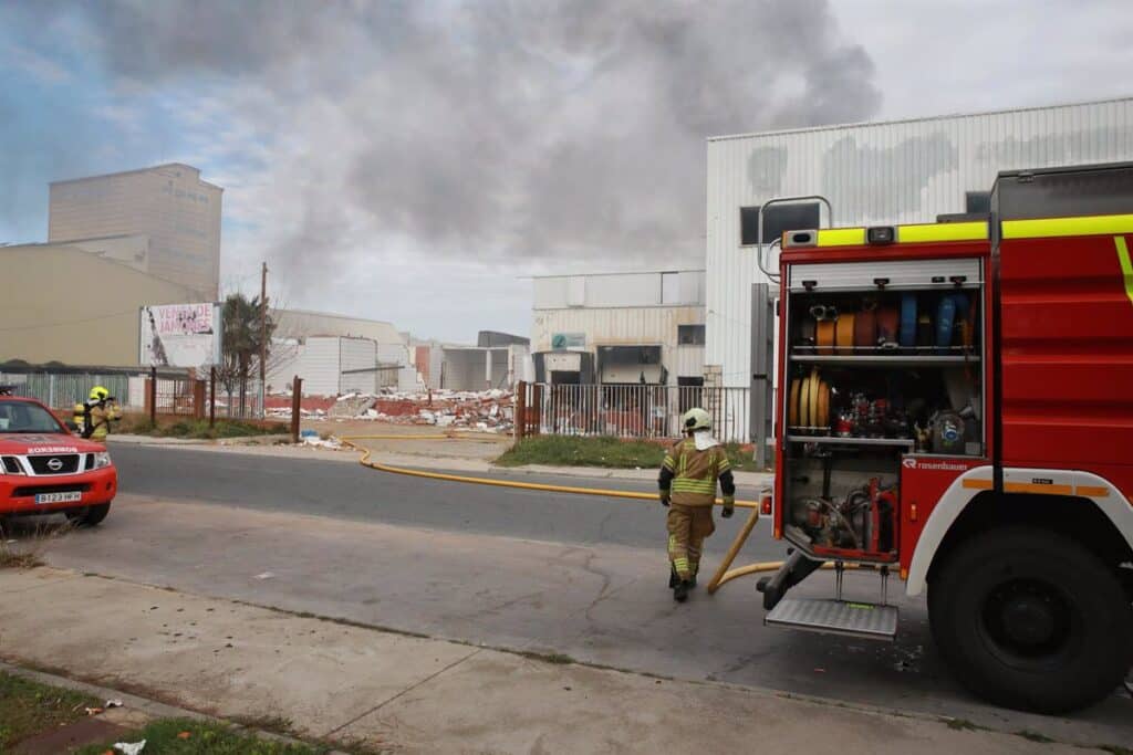 Declarado un incendio en unas instalaciones cárnicas en el Polígono Industrial de Toledo