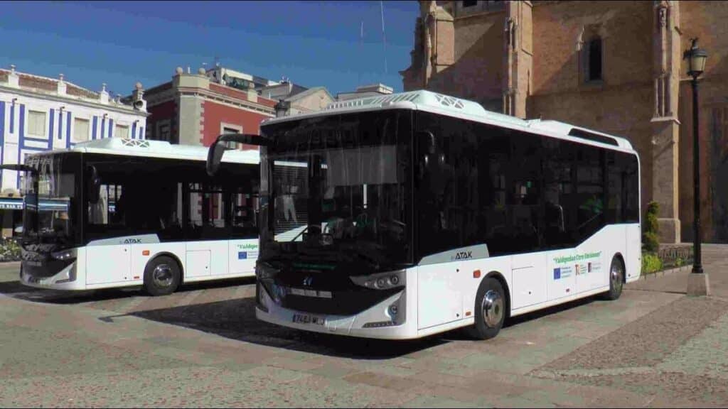 Junta extiende hasta julio las ayudas a los abonos del transporte para bonificarlos al 50%