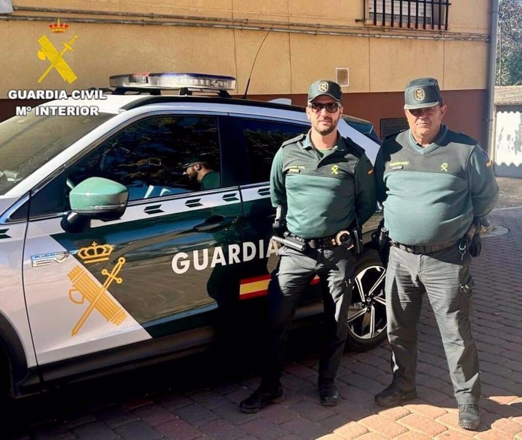 La Guardia Civil rescata a 3 personas que habían inhalado monóxido de carbono de dos estufas en Villapalacios