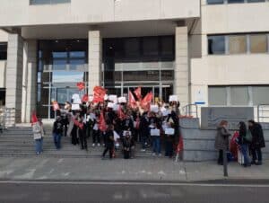 VÍDEO: La plantilla del 112 se concentra en Toledo para reclamar el cese de la externalización del servicio en C-LM