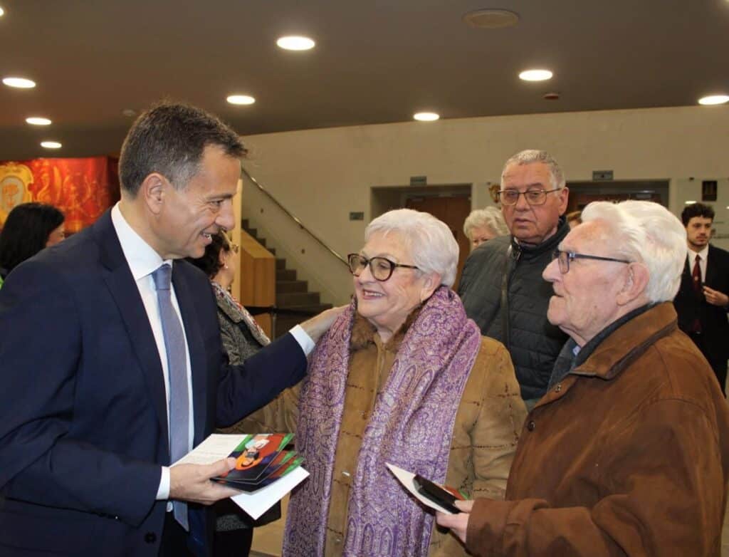 Serrano reitera el apoyo "firme y decidido" del Gobierno albaceteño a las personas mayores