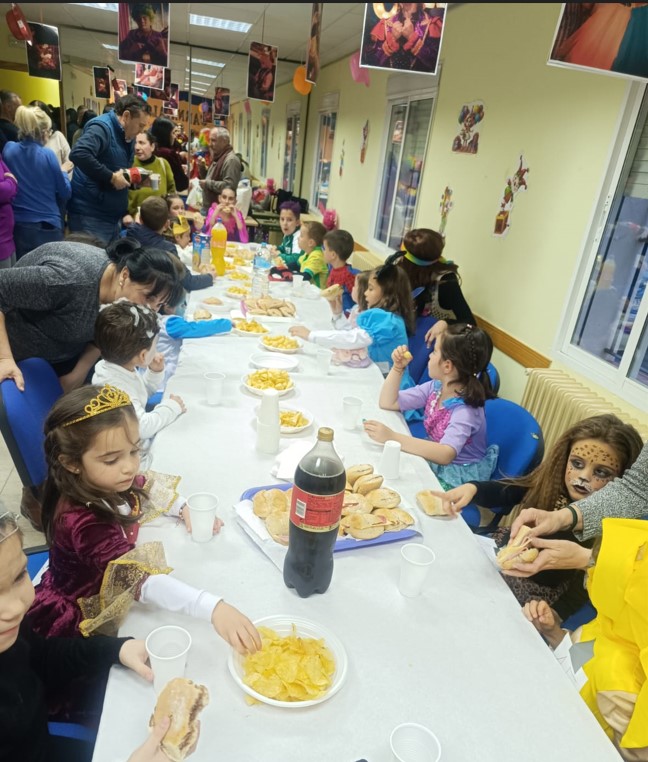 Celebración de Carnaval Une a El Poblado y Constitución con Festividad Llena de Color y Alegría 9