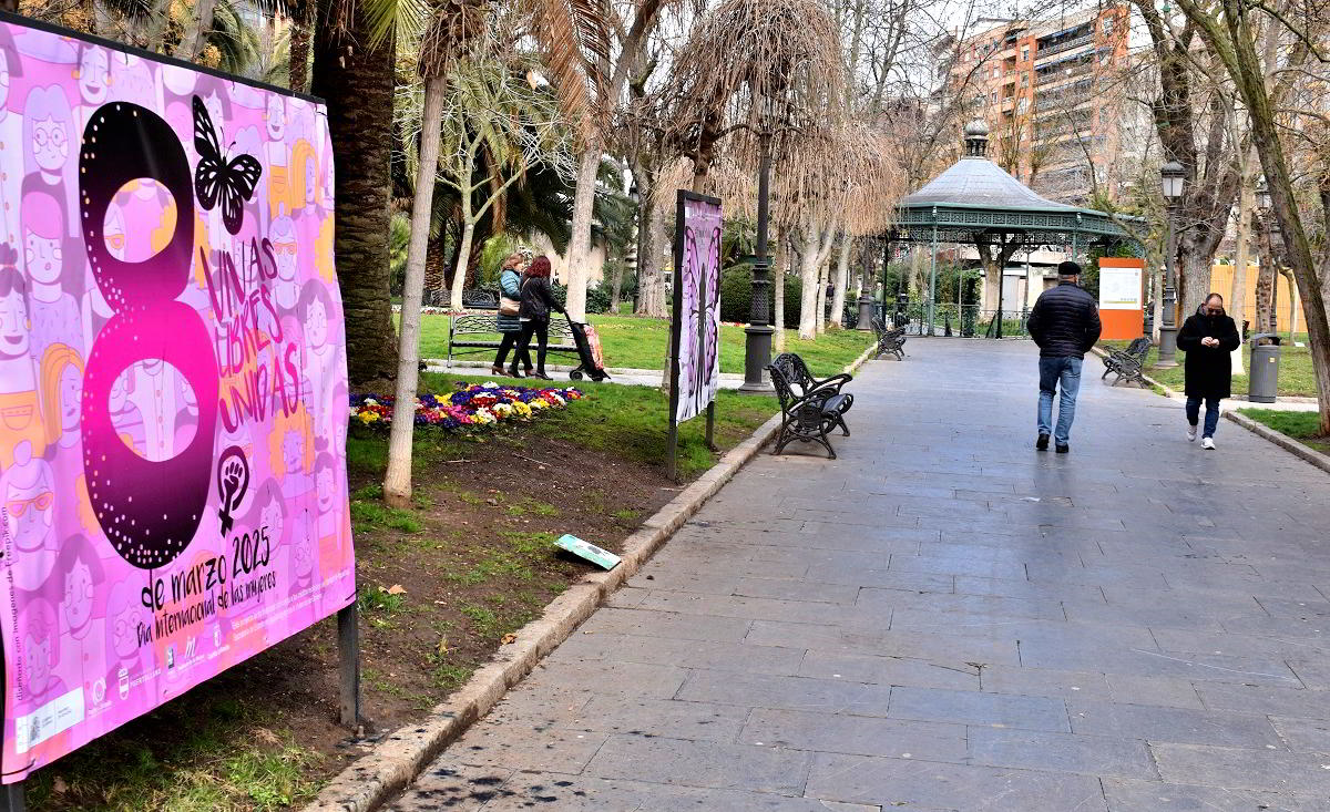 Volando Alto: La Exposición Urbana de Arte con Alas por la Reivindicación en el Día Internacional de las Mujeres 1