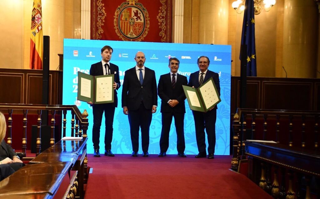 Albert Serra y UCTL recogen en el Senado el Premio Nacional de Tauromaquia, entre críticas a "censura" de Urtasun