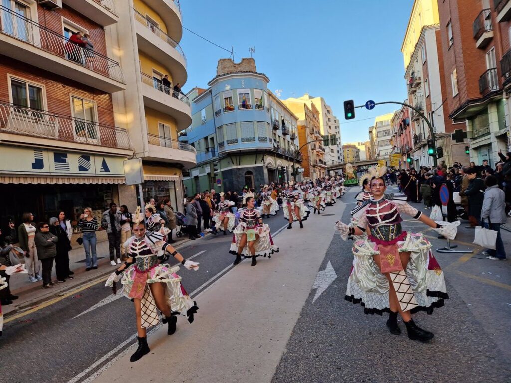 'Los Dementes' de Mota y 'El Chaparral' de Las Mesas participan en el Desfile de Carnaval de Cuenca de este sábado