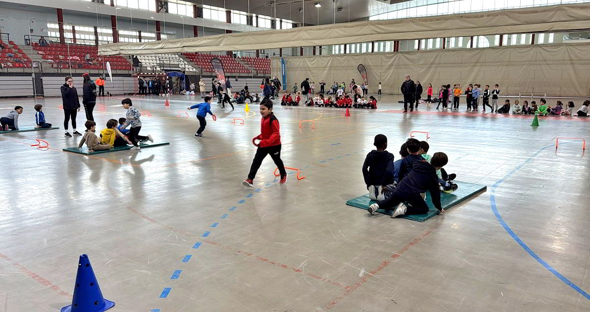800 estudiantes se inician en el mundo del atletismo durante las jornadas promovidas por el Patronato Municipal de Deportes 1 800 estudiantes se inician en el mundo del atletismo durante las jornadas promovidas por el Patronato Municipal de Deportes 1