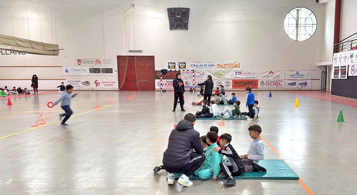 800 estudiantes se inician en el mundo del atletismo durante las jornadas promovidas por el Patronato Municipal de Deportes 2 800 estudiantes se inician en el mundo del atletismo durante las jornadas promovidas por el Patronato Municipal de Deportes 2