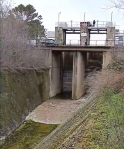 VÍDEO: Entrepeñas llega por primera vez en 28 años a su cota de trasvase y empieza a liberar agua a Buendía