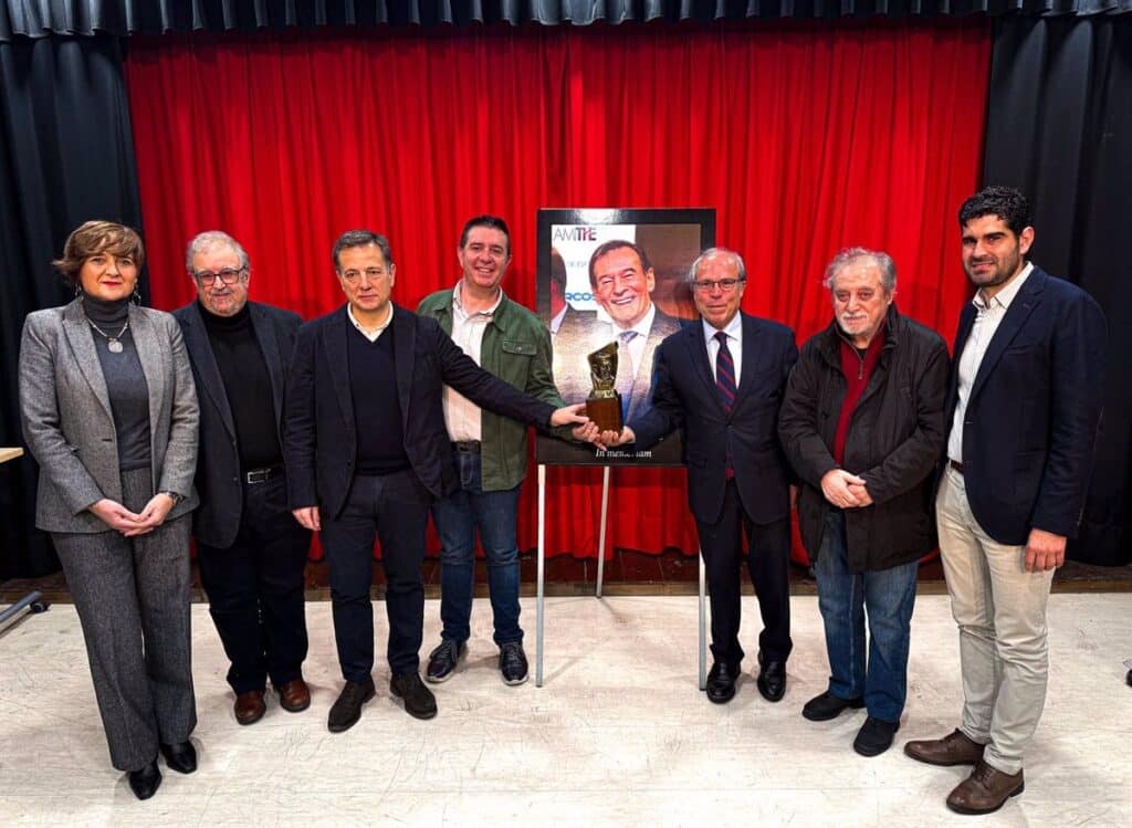 Amithe premia al artista teatral Josep María Flotats, al productor Dario Regattieri y al actor albaceteño Jorge Kent