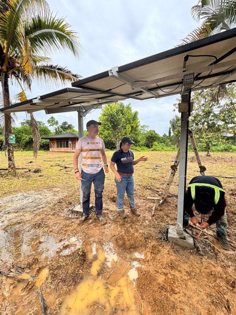 Un proyecto de paneles solares en la selva amazónica ecuatoriana recaba el apoyo de la Univesidad de Castilla-La Mancha