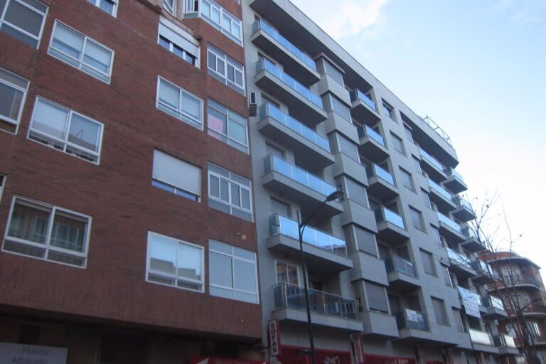 La compraventa de vivienda aumentó un 24,8% en enero en C-LM pero los descendieron un 2,1% en la región, según notarios