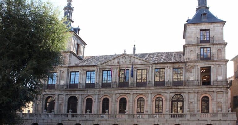Ayuntamiento Toledo ve "incomprensible" no haber sido informado de la visita de Urtasun y acusa a Tolón de "ocultarlo"