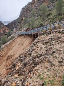 Cortada la CM-3203 en Ayna (Albacete) tras un derrumbamiento parcial del firme