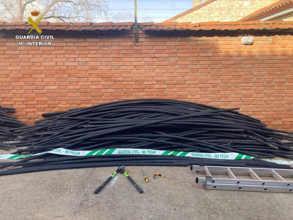 Detenido en Ledanca cuando transportaba más de 1.500 kilos de cable del tendido telefónico robado