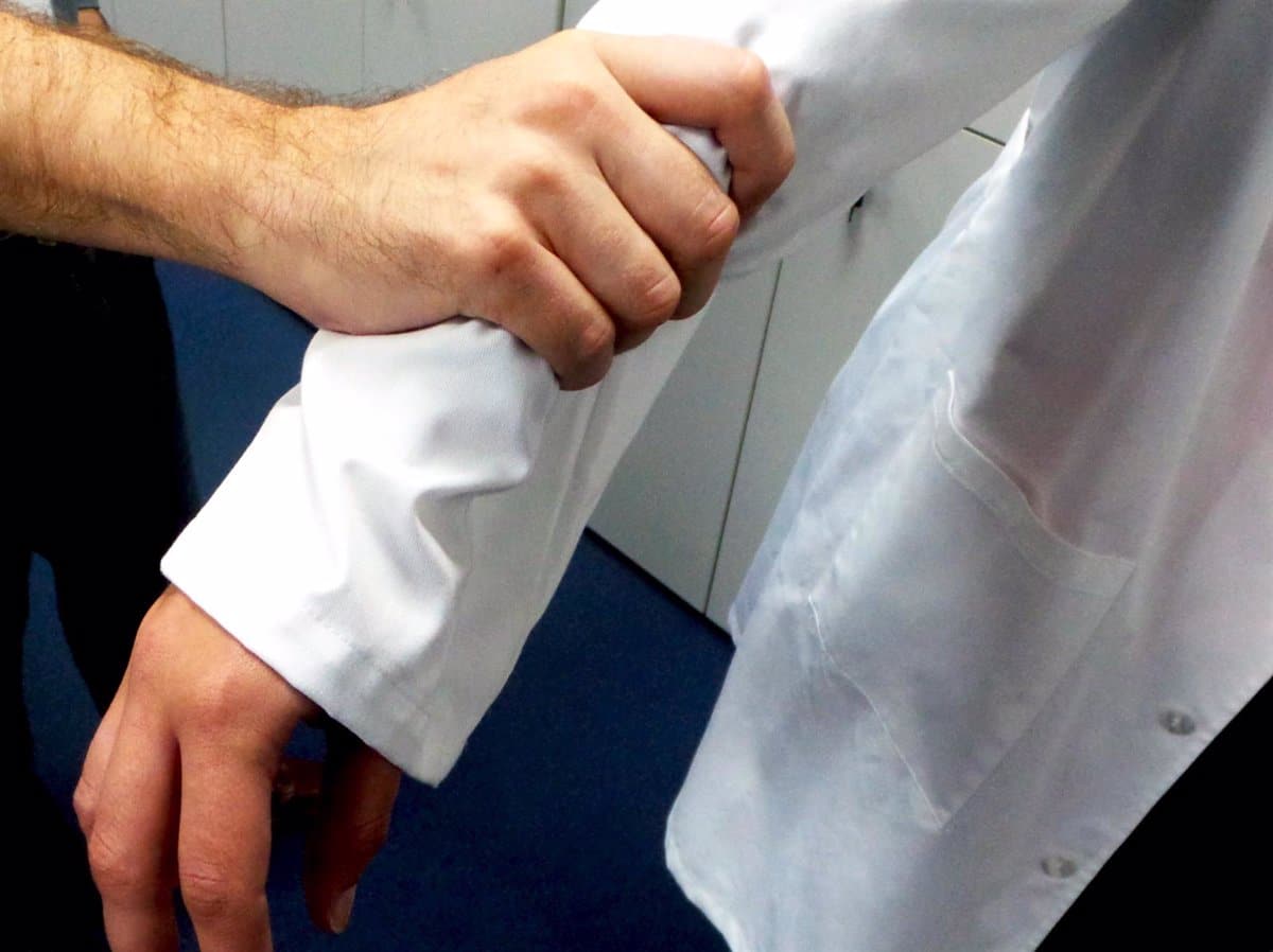 El Colegio de Médicos insta a los profesionales toledanos a denunciar las agresiones: "No se hace por vergüenza o miedo"