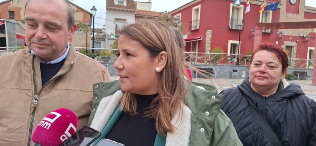 PSOE denuncia la "hipocresía" de un PP que "da la espalda a las mujerse" y le insiste en que rompa con Vox