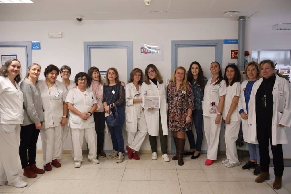 Un grupo de enfermeras de la GAI de Cuenca son premiadas por crear una guía de apoyo a adultos que viven con ostomía