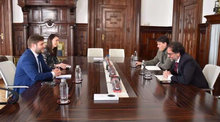 Gobierno de Castilla-La Mancha propone a Renfe mejoras de movilidad para áreas urbanas y rurales