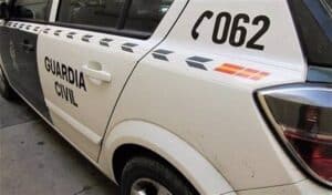 Herido grave un guardia civil tras la colisión entre un turismo y un coche patrulla en Chillón (Ciudad Real)