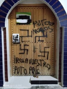 Izquierda Unida Esquivias condena "pintadas de contenido nazi y racista" en una mezquita y un comercio de la localidad