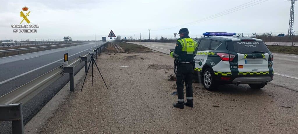 Guardia Civil investiga a un conductor que circulaba a 219 km/h por la A-2 a su paso por Iriépal (Guadalajara)