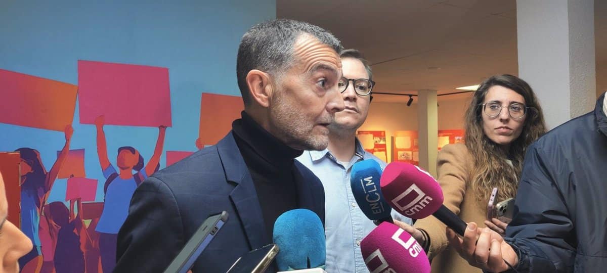 Maíllo (IU) rechaza aumentar el gasto militar: "Si rearmas, generas una espiral de guerra que lleva a una mala salida"