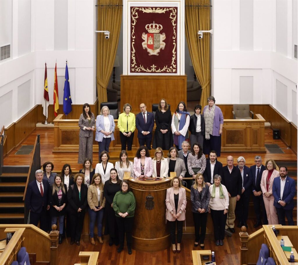 Mujeres defienden la igualdad desde sus ámbitos en un acto en Cortes C-LM que rechaza el negacionismo y pide compromiso