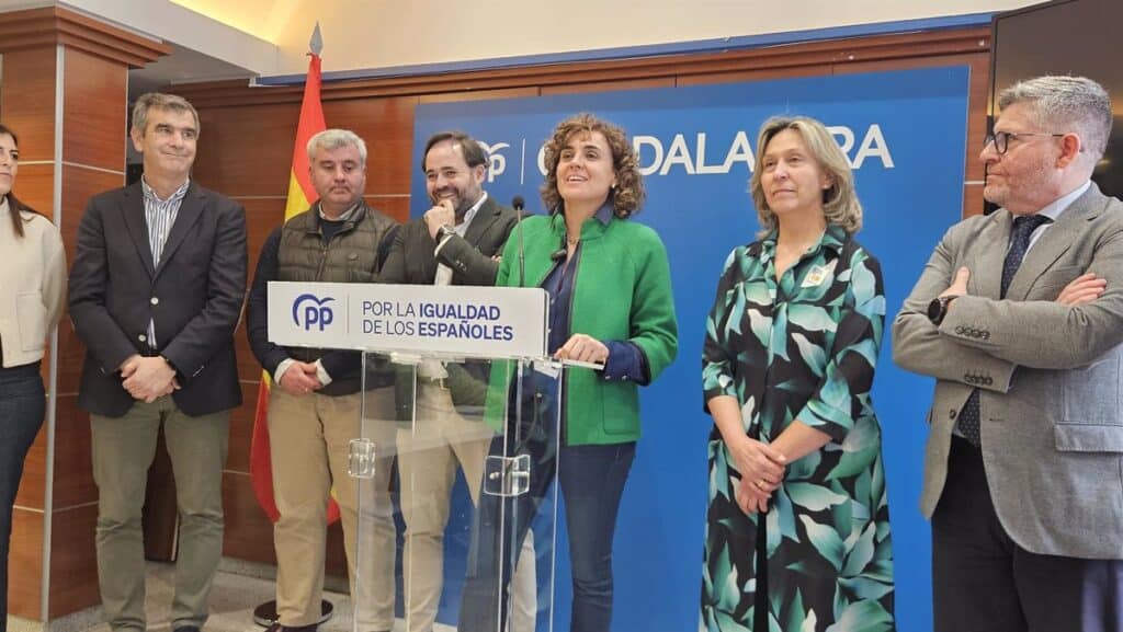 Núñez rechaza a quien quiere centrar la política en "mandatos del pasado" porque a él le interesa "el presente"