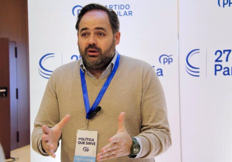 Núñez reitera en Sevilla las críticas política fiscal del PSOE y reivindica al PP como "la alternativa real" en C-LM